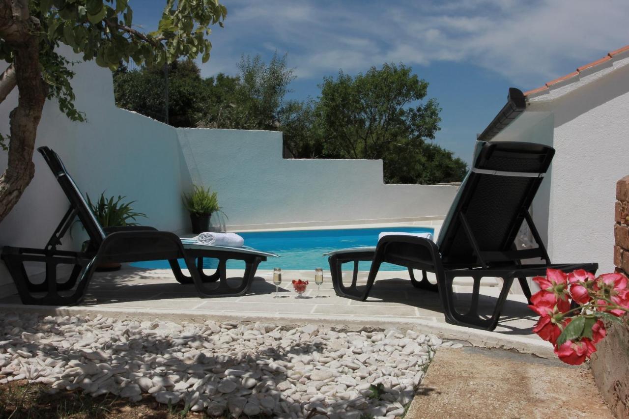 Holiday House Pine Tree Nerezisca Luaran gambar