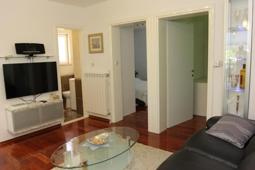 Holiday House Pine Tree Nerezisca Luaran gambar