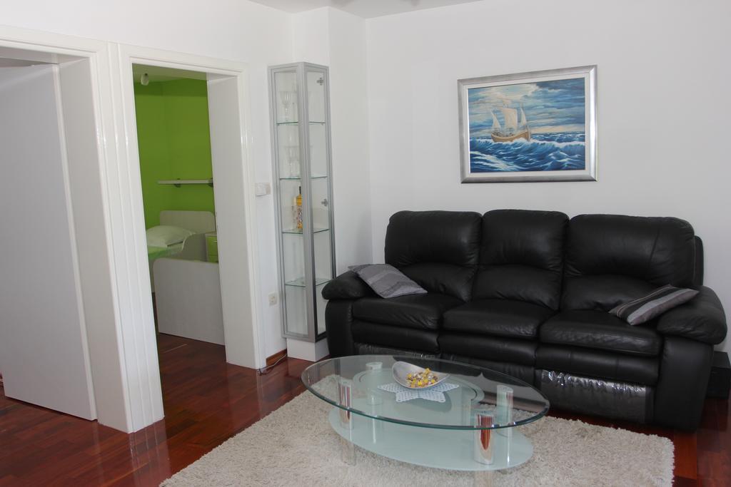 Holiday House Pine Tree Nerezisca Luaran gambar