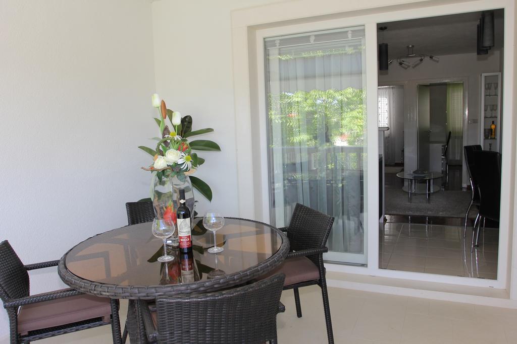 Holiday House Pine Tree Nerezisca Luaran gambar