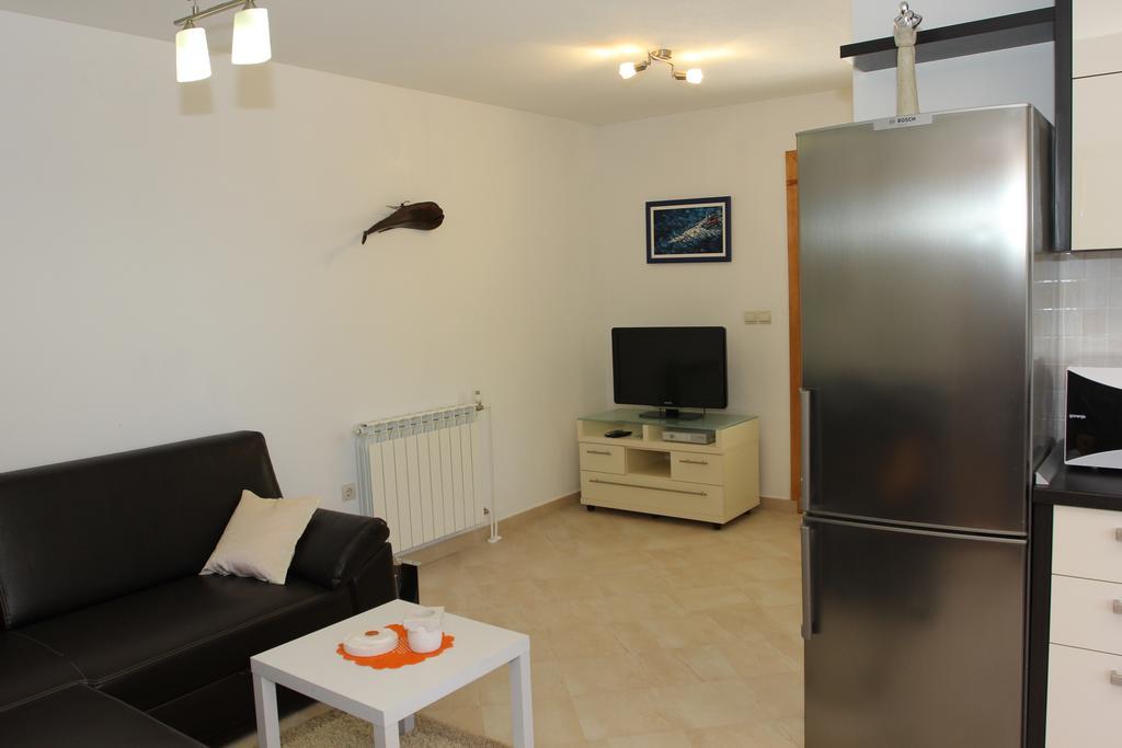 Holiday House Pine Tree Nerezisca Luaran gambar