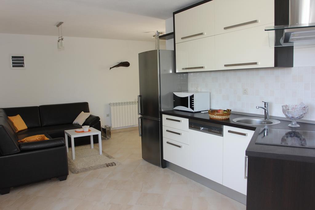 Holiday House Pine Tree Nerezisca Luaran gambar