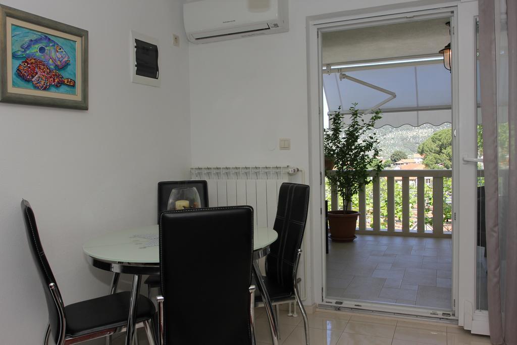 Holiday House Pine Tree Nerezisca Luaran gambar