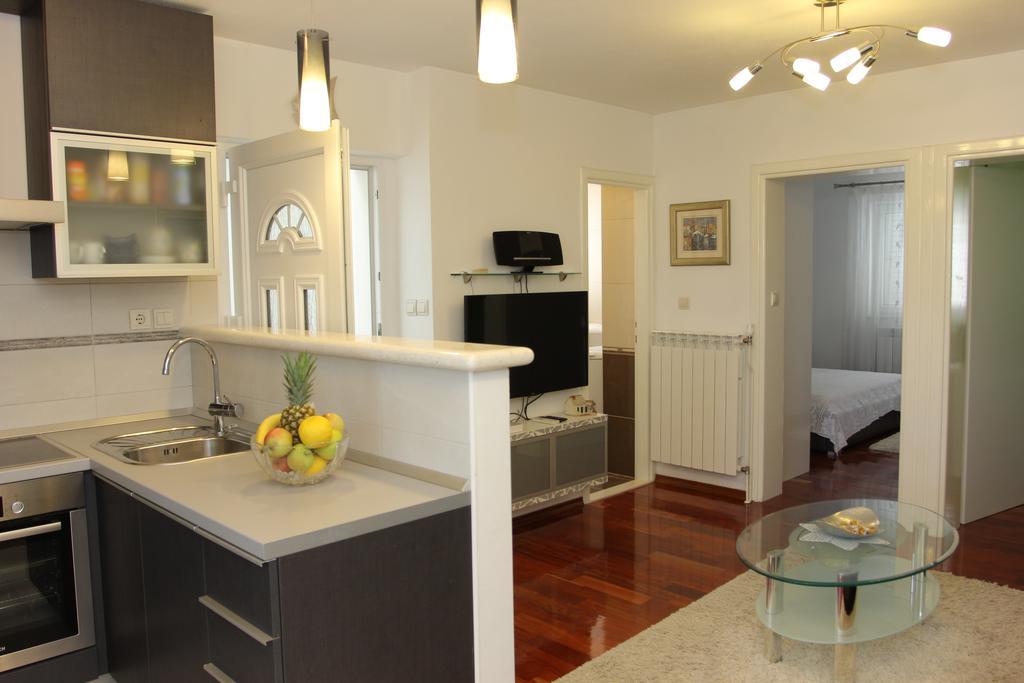 Holiday House Pine Tree Nerezisca Luaran gambar